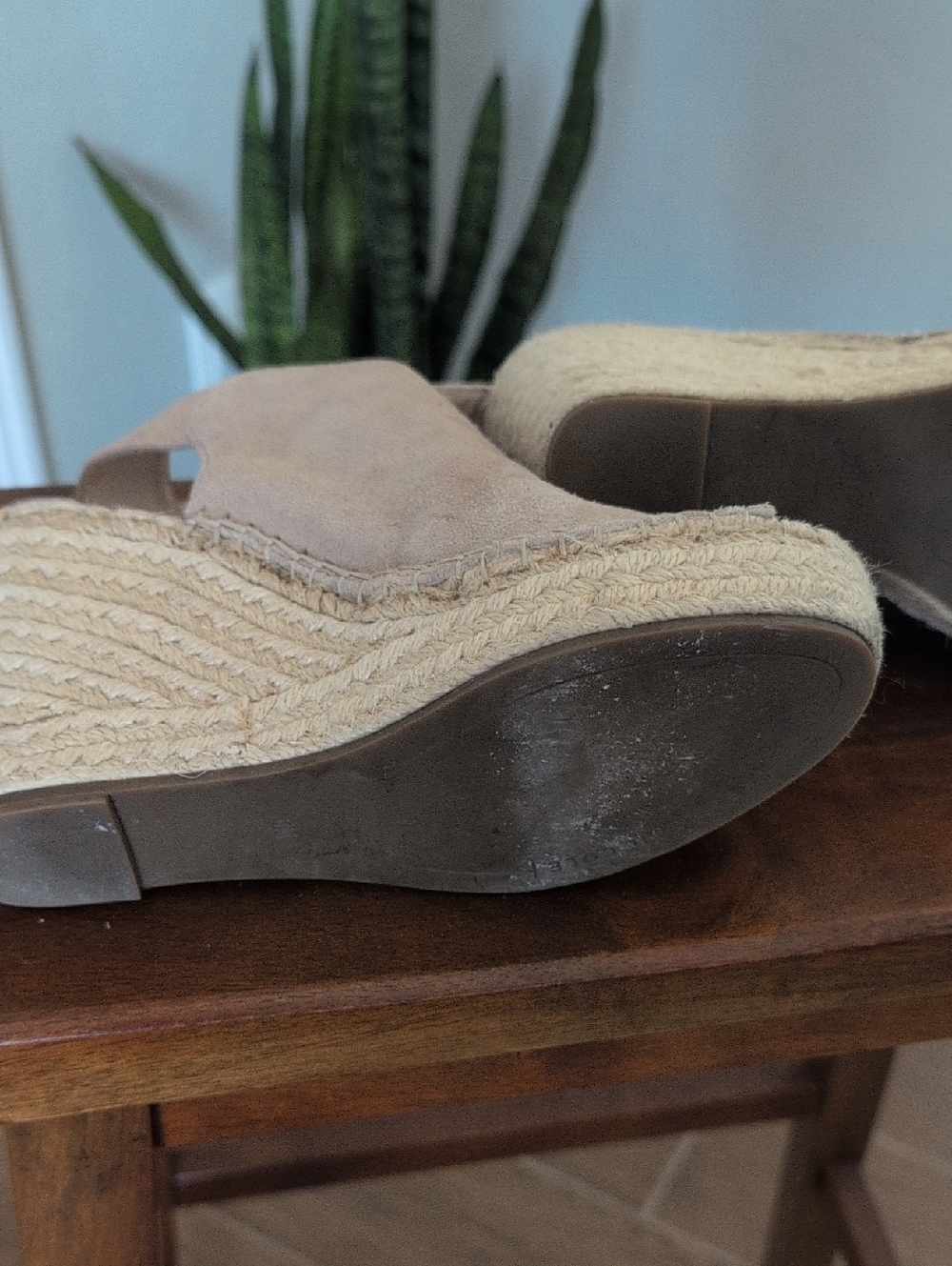 Kenneth Cole Tan Suede Peep-Toe Wedge Espadrilles Size 6 - Picture 9 of 10